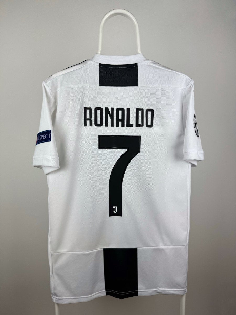 Cristiano Ronaldo - Juventus 2018/19 home shirt π΅πΉ