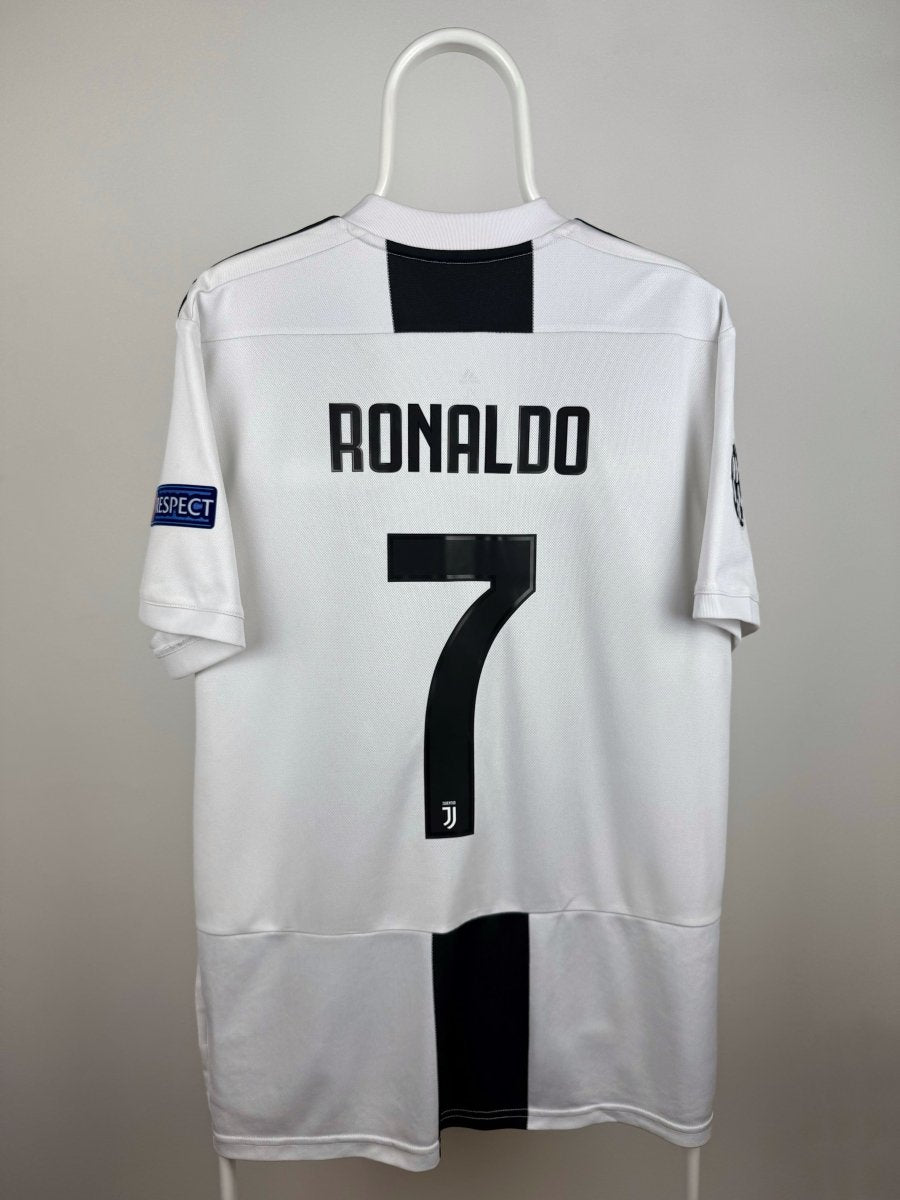 Cristiano Ronaldo - Juventus 2018/19 home shirt π΅πΉ