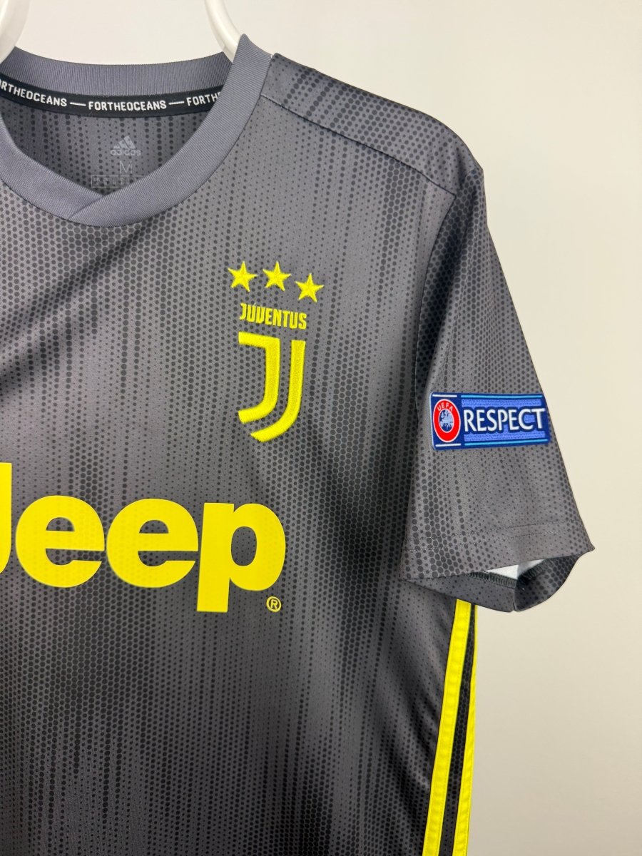 Cristiano Ronaldo - Juventus 2018/19 Away Shirt