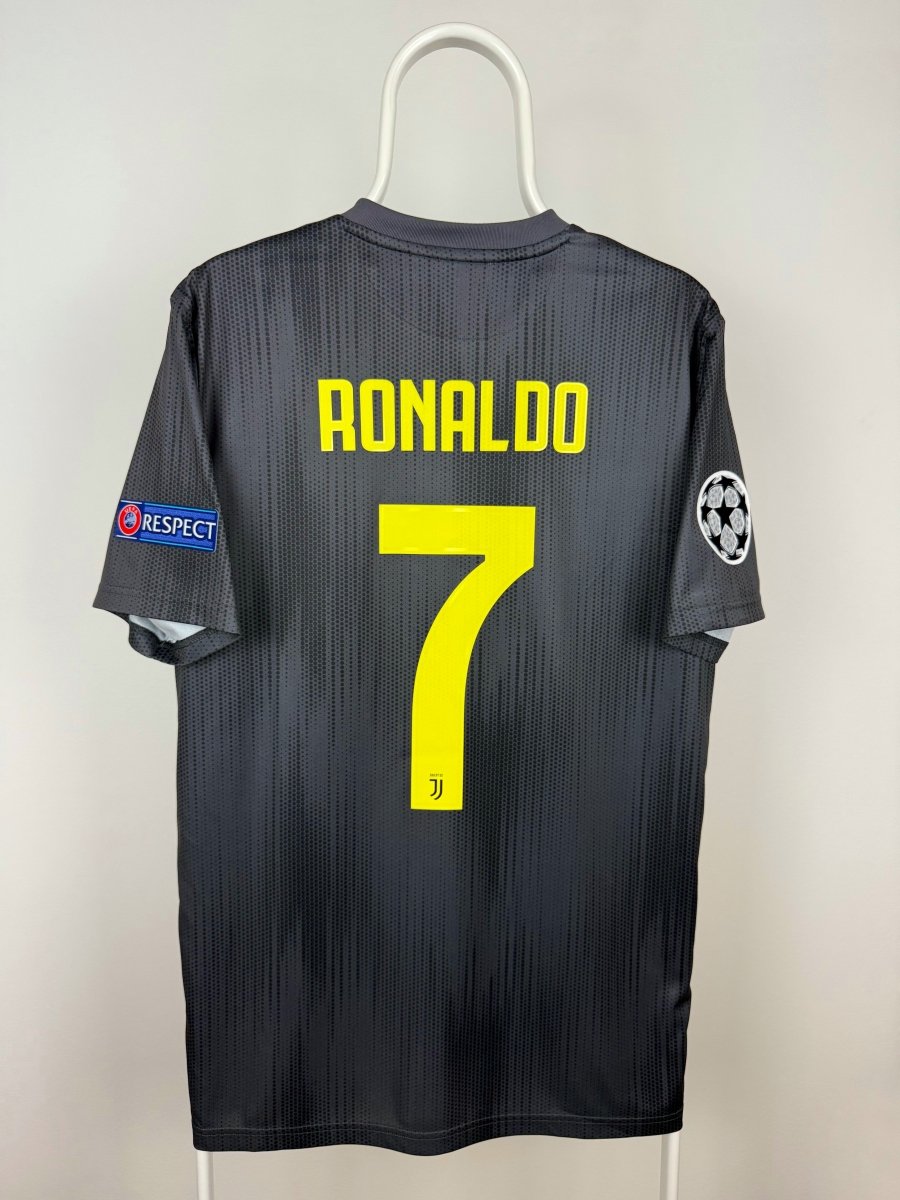 Cristiano Ronaldo - Juventus 2018/19 Away Shirt π΅πΉ