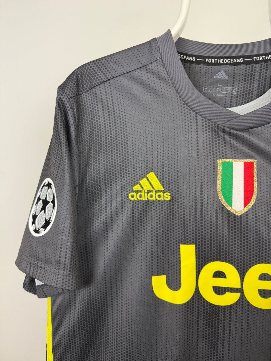 Cristiano Ronaldo - Juventus 2018/19 Away Shirt π΅πΉ