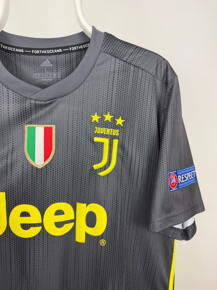 Cristiano Ronaldo - Juventus 2018/19 Away Shirt π΅πΉ
