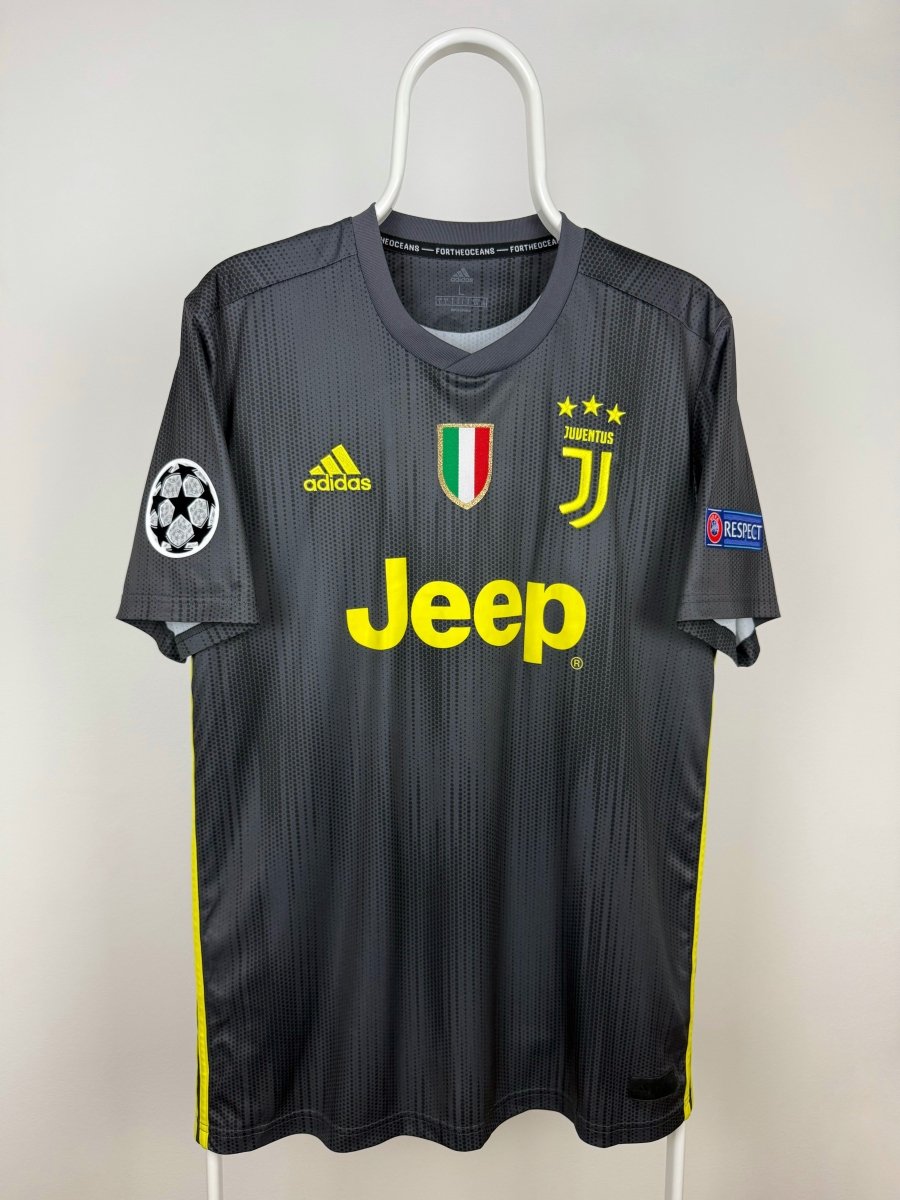 Cristiano Ronaldo - Juventus 2018/19 Away Shirt π΅πΉ