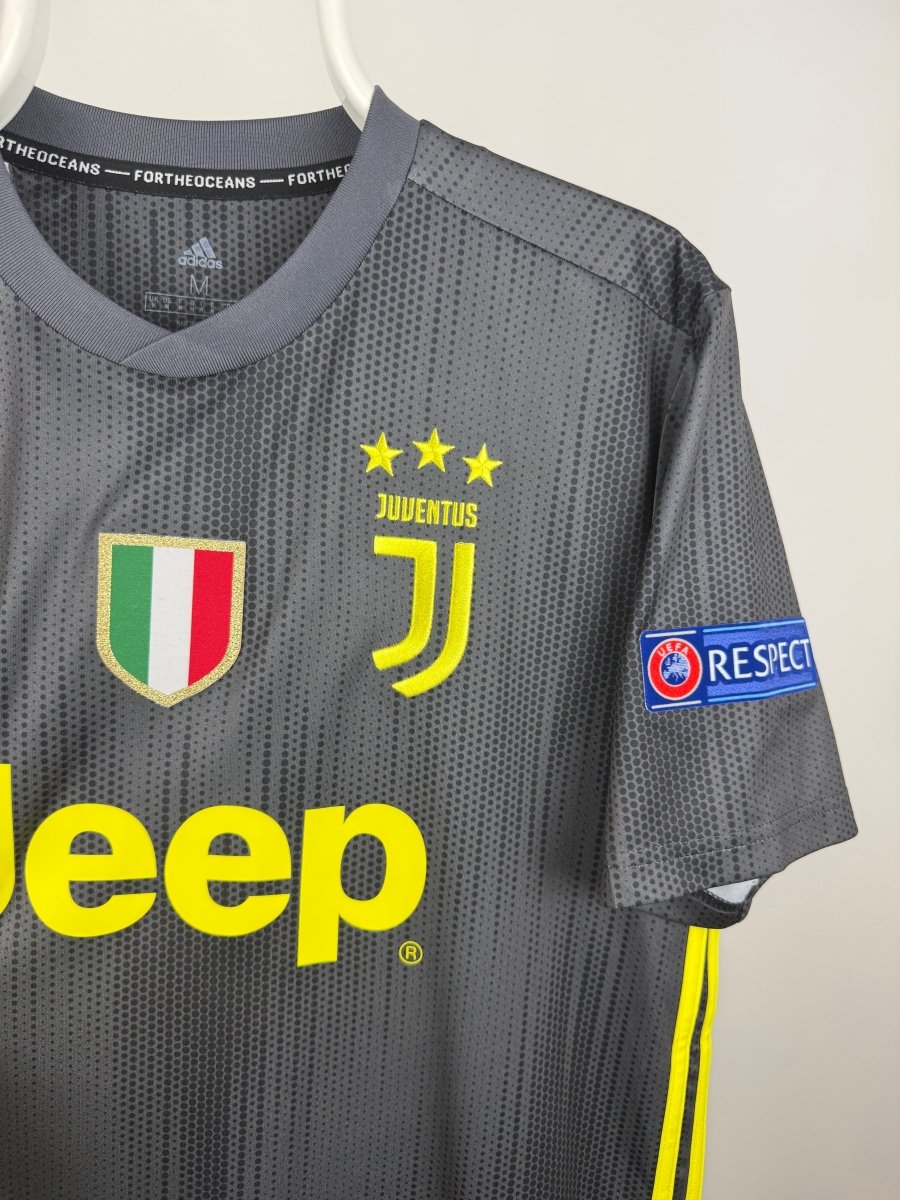 Cristiano Ronaldo - Juventus 2018/19 away shirt π΅πΉ