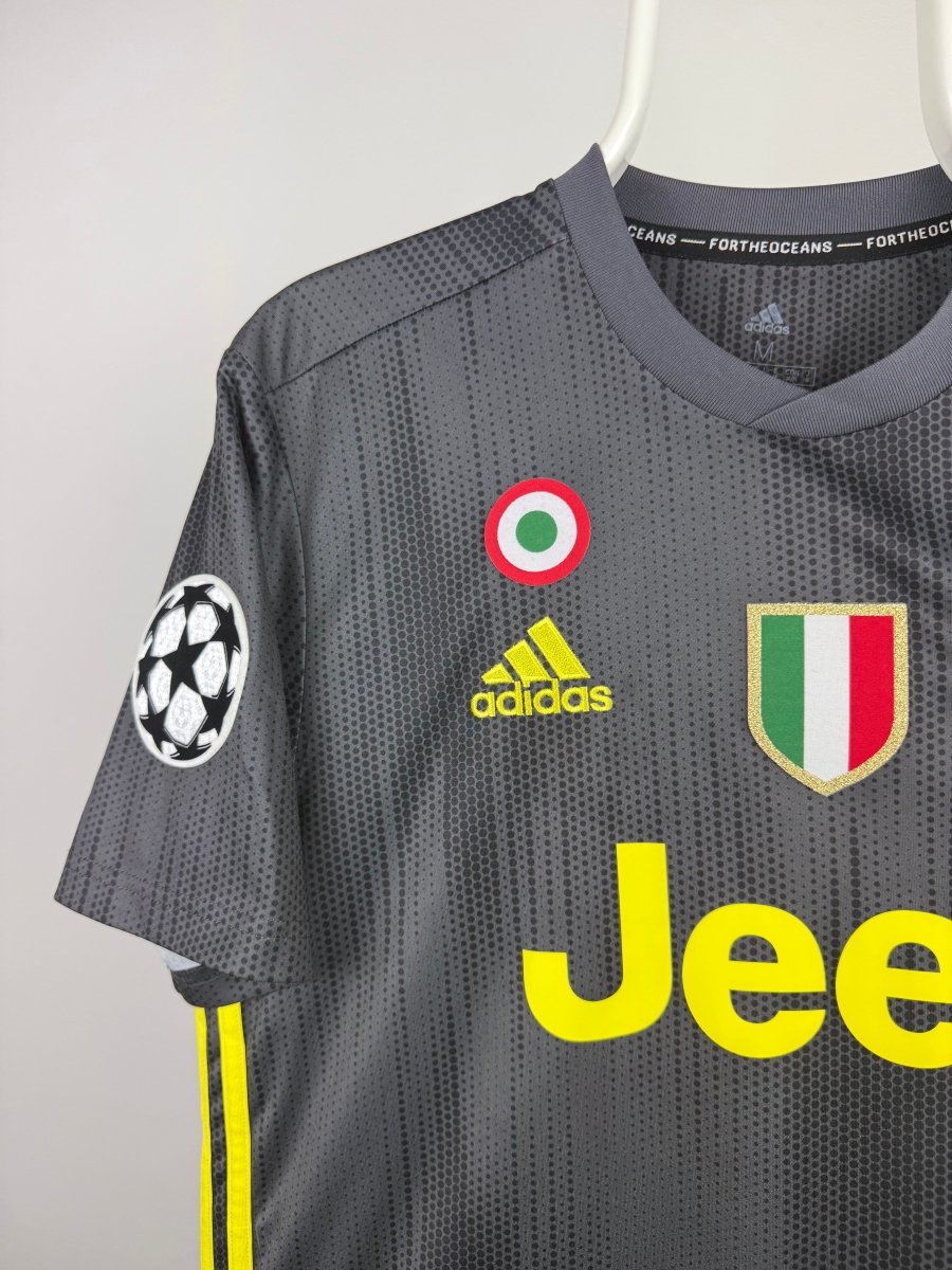Cristiano Ronaldo - Juventus 2018/19 away shirt π΅πΉ
