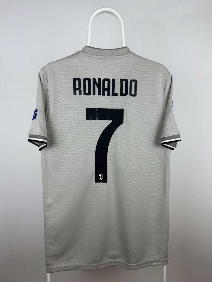 Cristiano Ronaldo - Juventus 2018/19 away shirt π΅πΉ