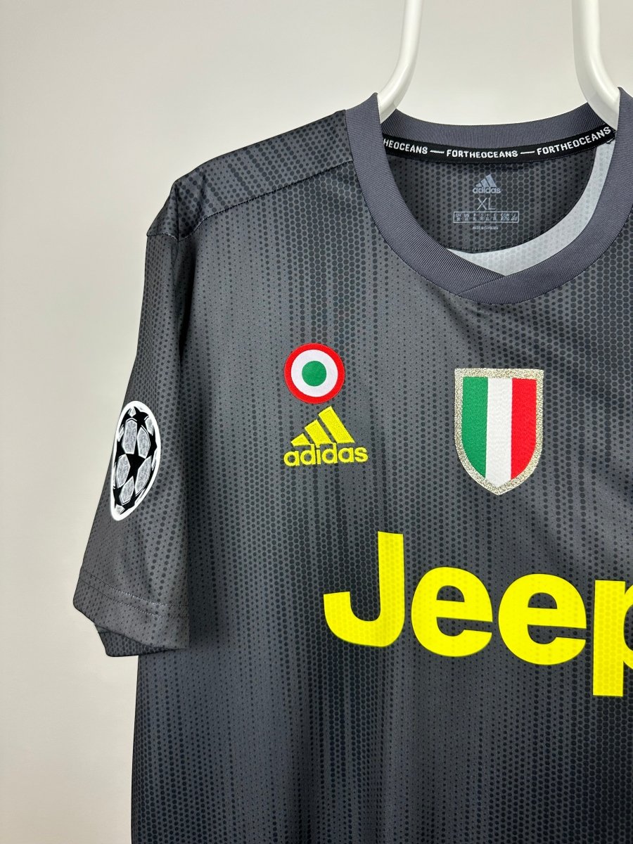 Cristiano Ronaldo - Juventus 2018/19 away shirt π΅πΉ