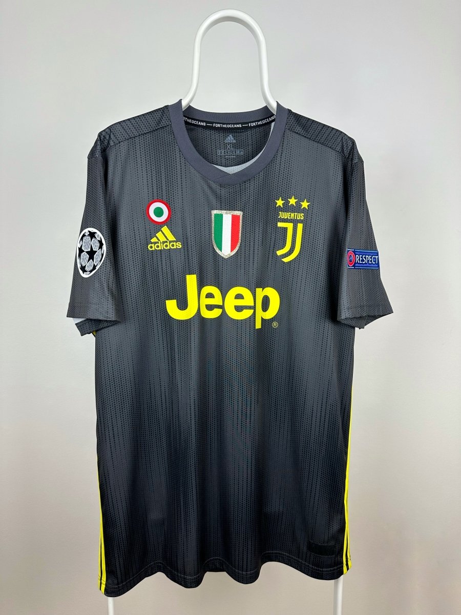 Cristiano Ronaldo - Juventus 2018/19 away shirt π΅πΉ
