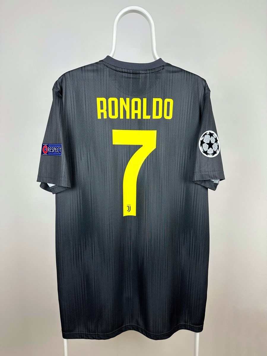 Cristiano Ronaldo - Juventus 2018/19 away shirt π΅πΉ