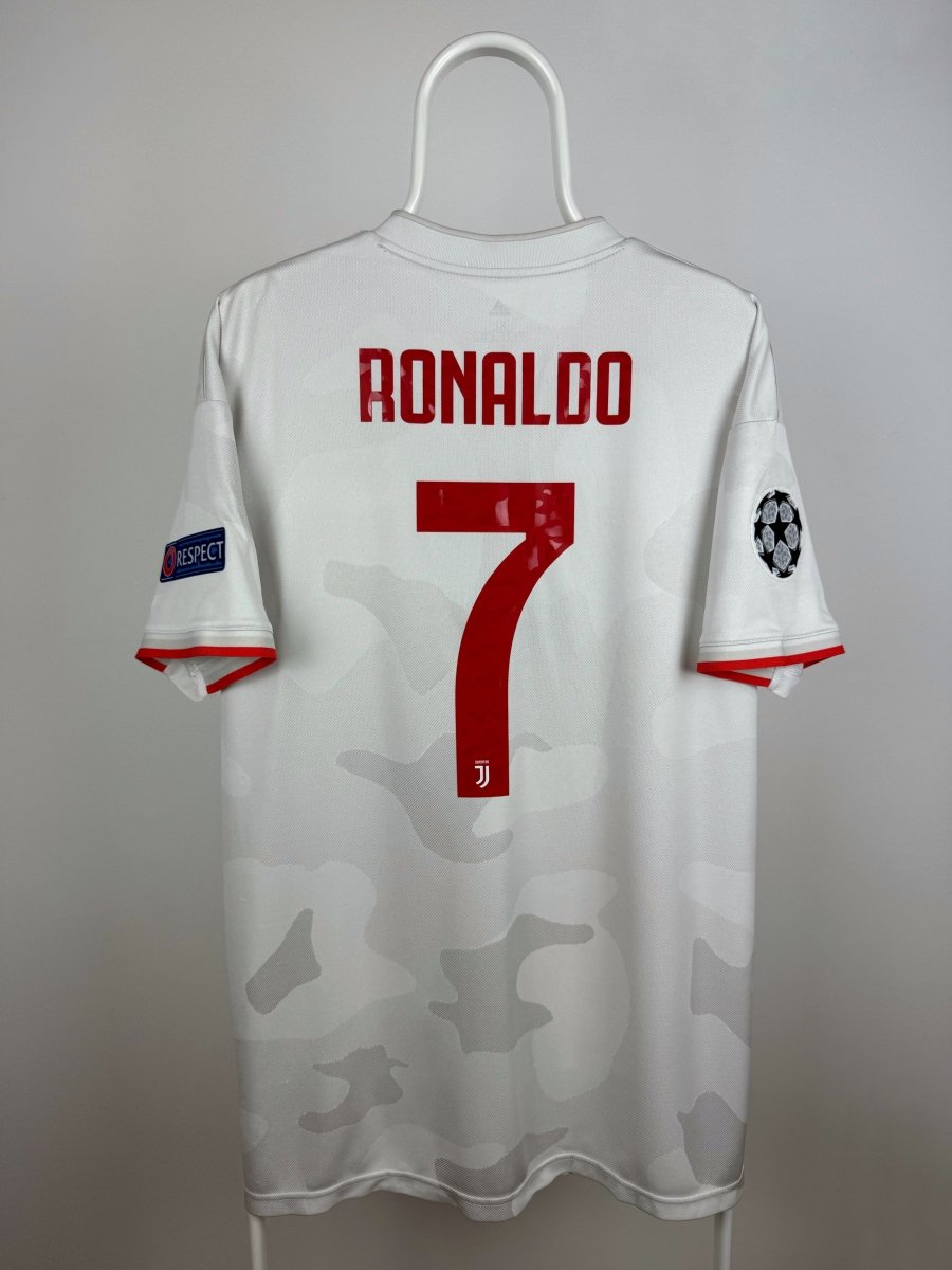 Cristiano Ronaldo - Juventus 2019/20 away shirt π΅πΉ