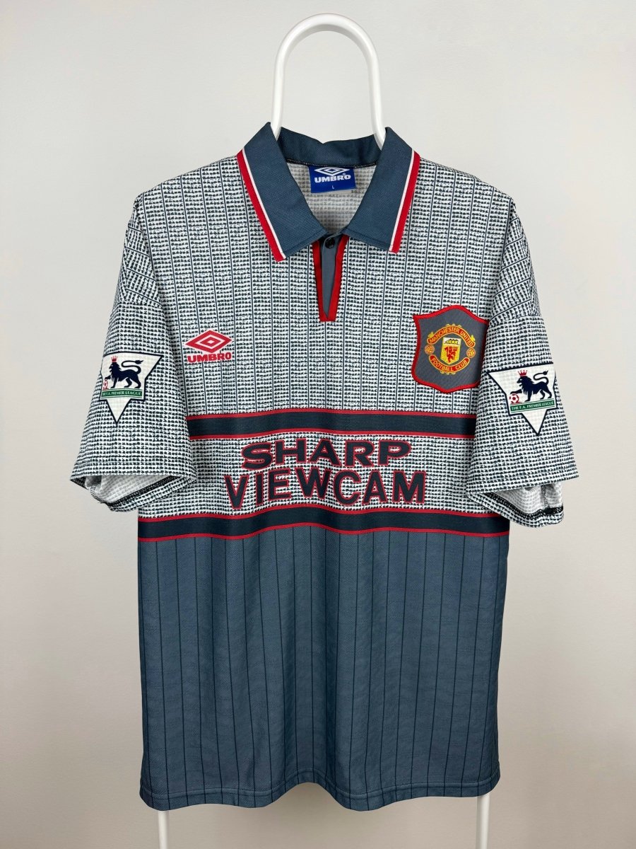 Denis Irwin - Manchester United 1995/96 away shirt ๐ฎ๐ช