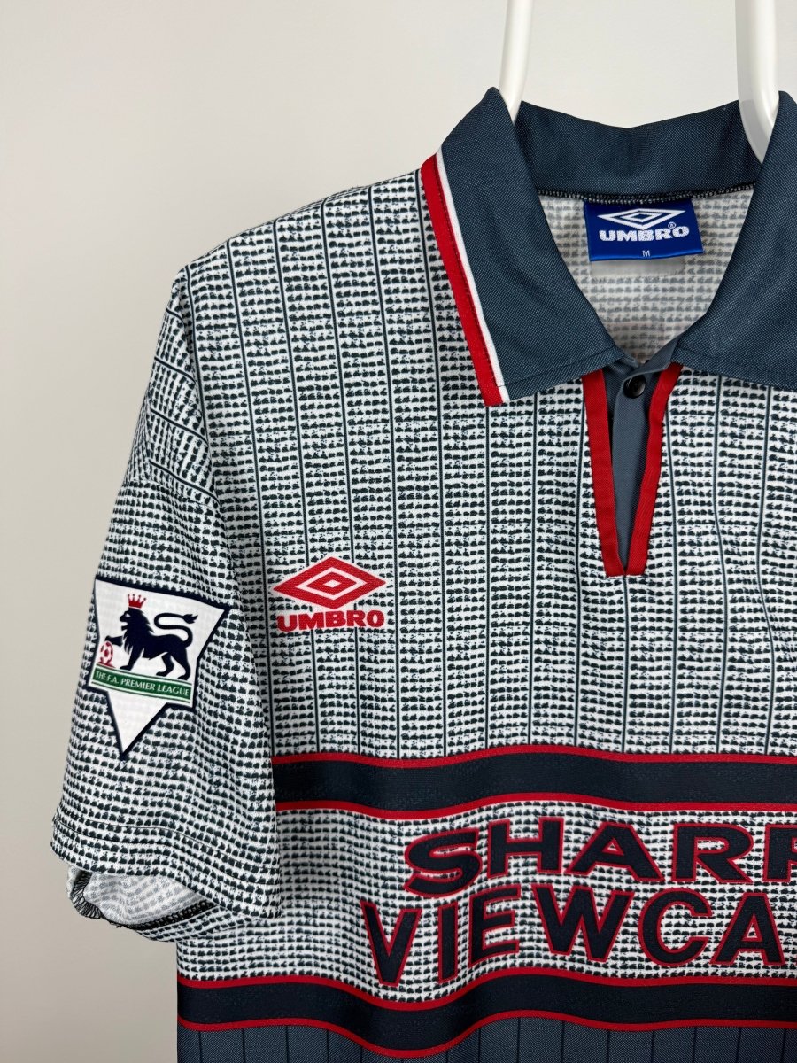 Eric Cantona - Manchester United 1995/96 away shirt π«π·