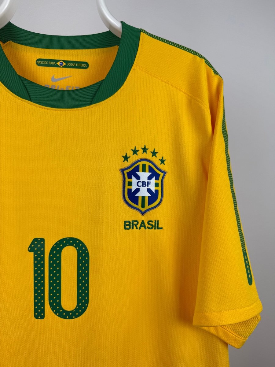 Kaka - Brazil home jersey 2010 π§π·
