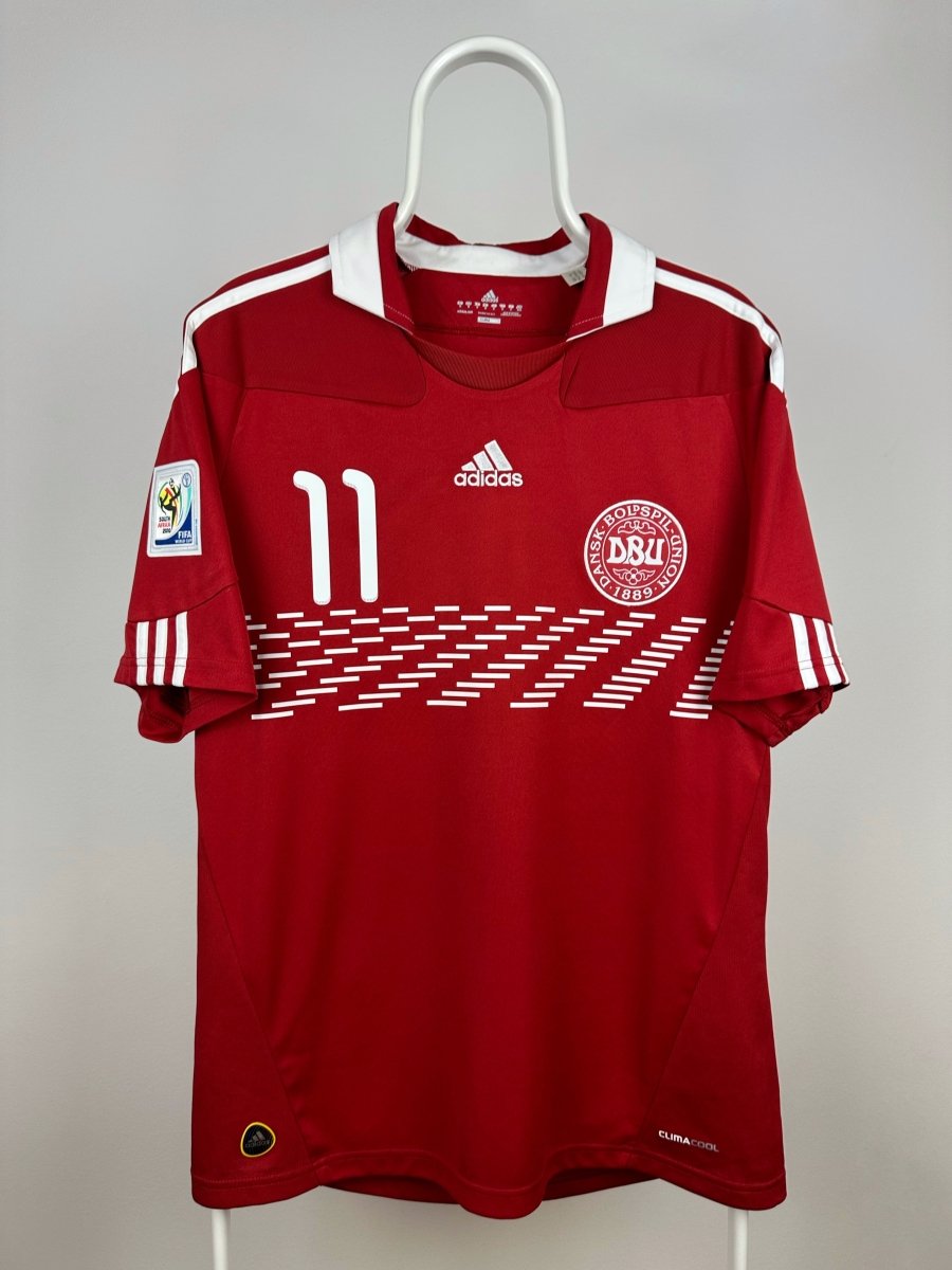 Nicklas Bendtner - Denmark 2010 home shirt π©π°