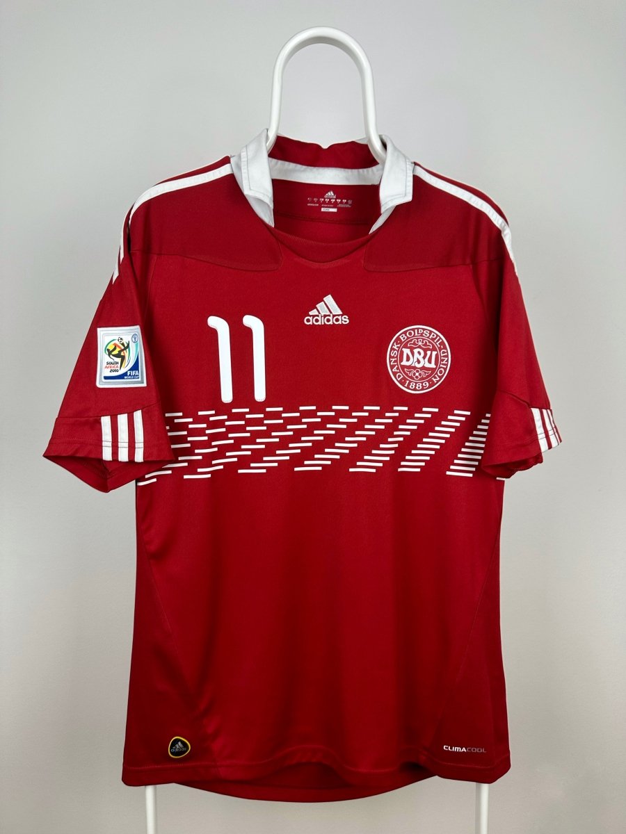 Nicklas Bendtner - Denmark 2010 home shirt π©π°