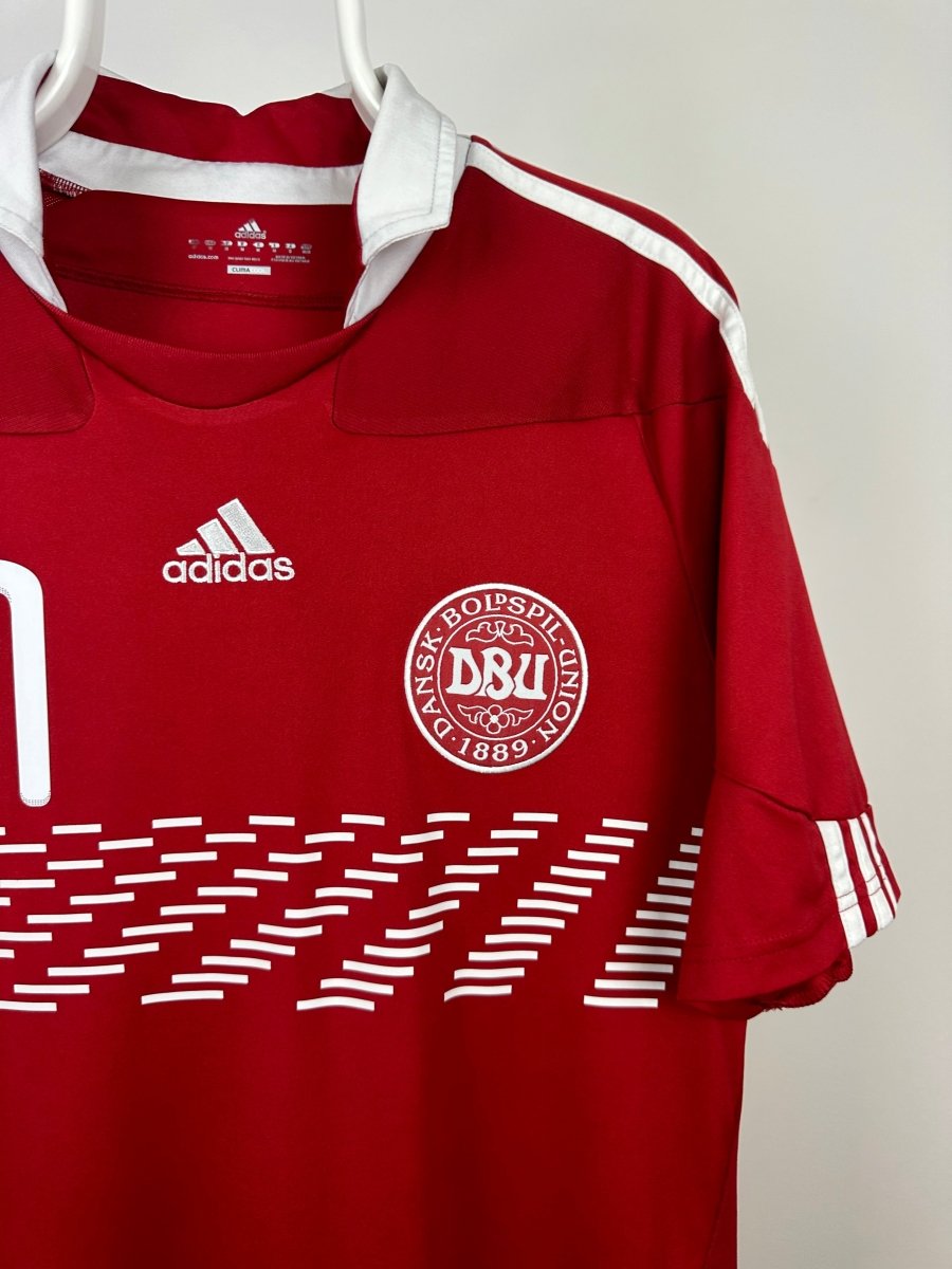 Nicklas Bendtner - Denmark 2010 home shirt π©π°