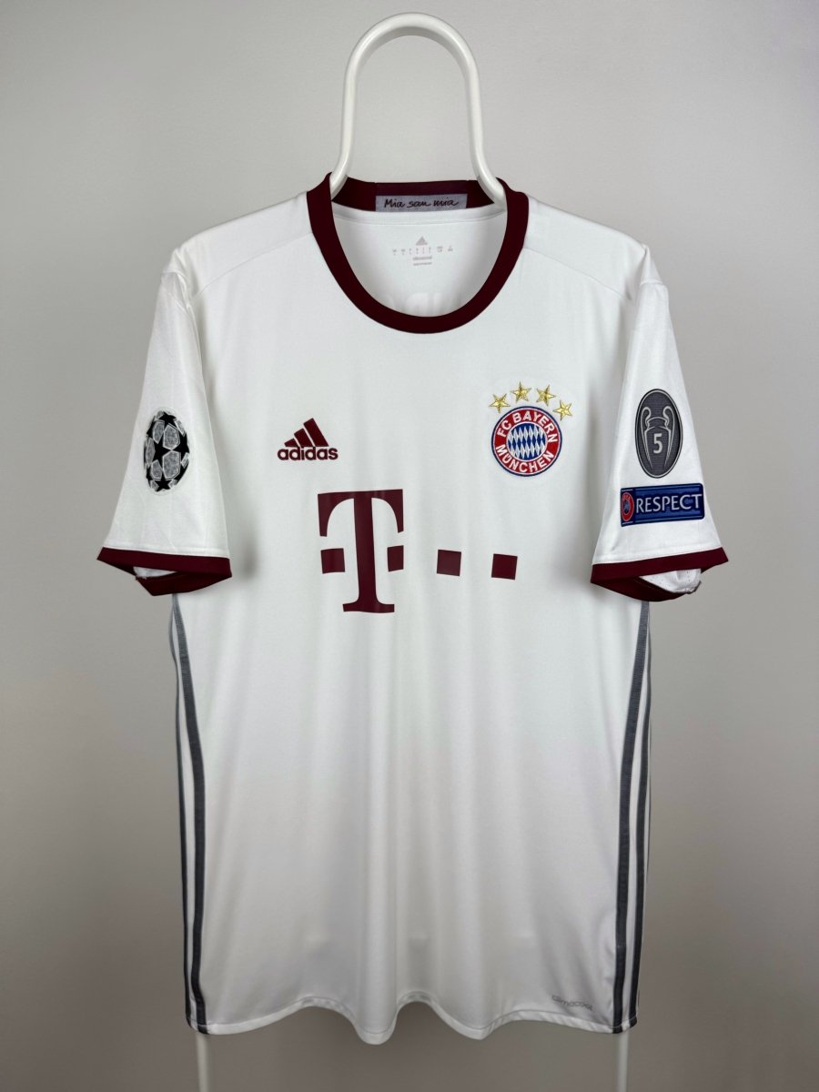 Robert Lewandowski - FC Bayern München 2016/17 udebane trøje 🇵🇱