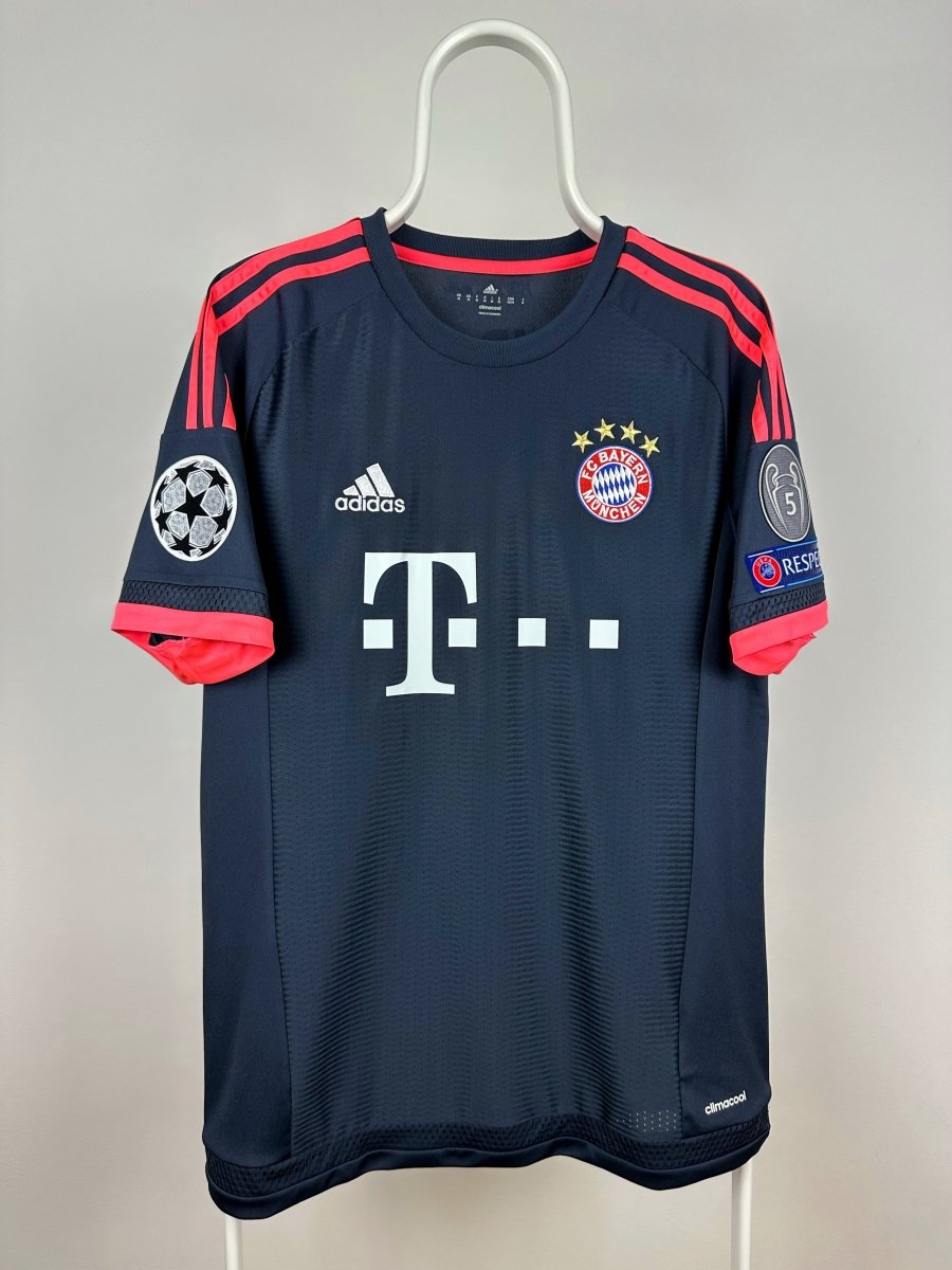 Robert Lewandowski - FC Bayern Munich 2015/16 away shirt π΅π±