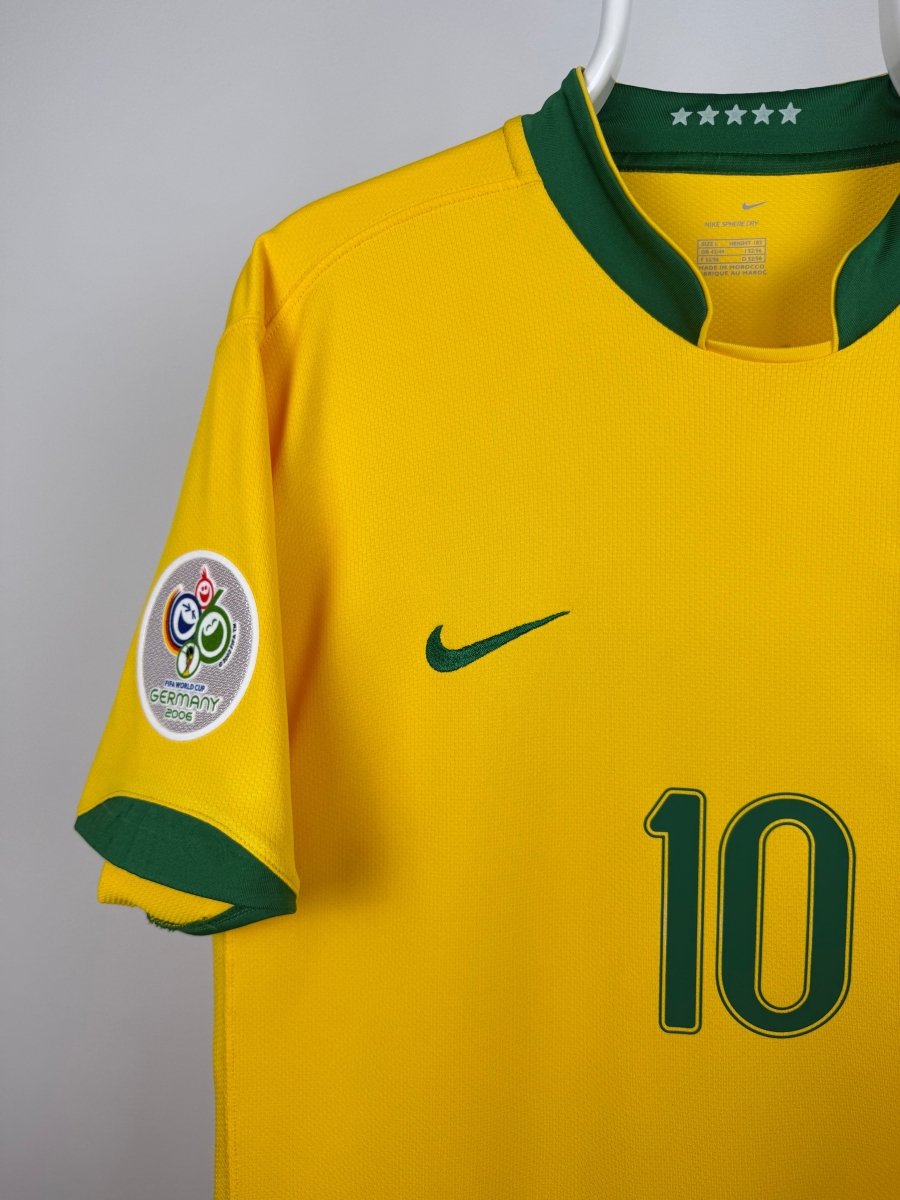 Ronaldinho - Brazil 2006 home jersey π§π·