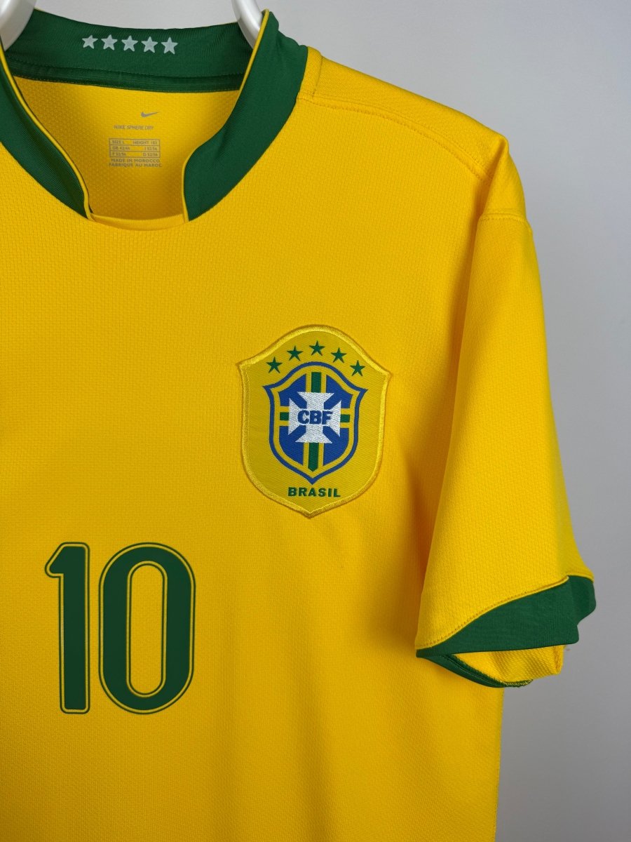 Ronaldinho - Brazil 2006 home jersey π§π·