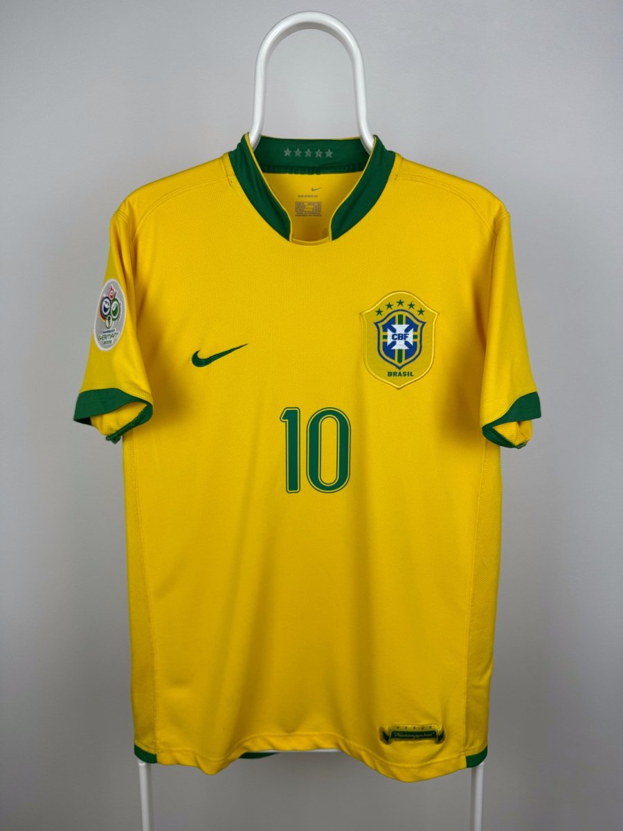 Ronaldinho - Brazil 2006 home shirt π§π·
