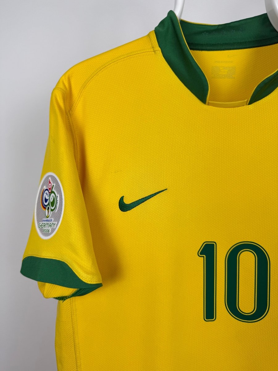 Ronaldinho - Brazil 2006 home shirt π§π·