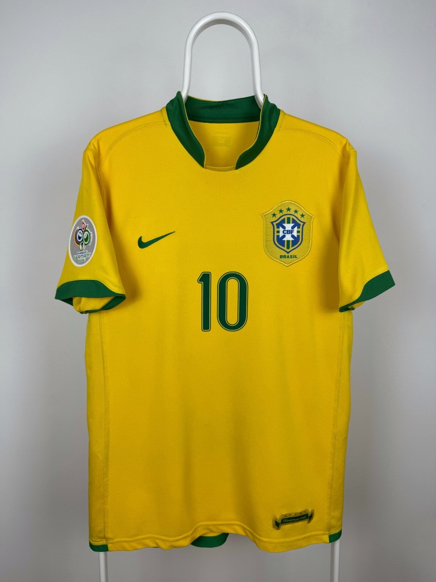 Ronaldinho - Brazil 2006 home shirt π§π·