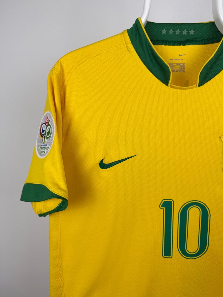 Ronaldinho - Brazil 2006 home shirt π§π·