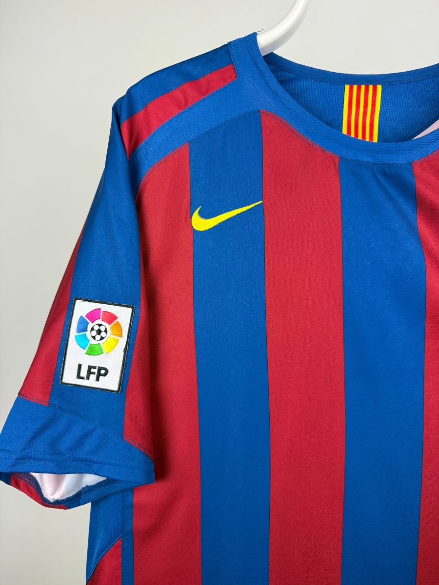 Ronaldinho - FC Barcelona 2005/06 home shirt π§π·