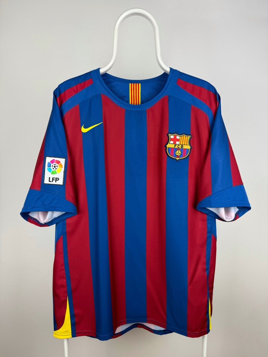Ronaldinho - FC Barcelona 2005/06 home shirt π§π·