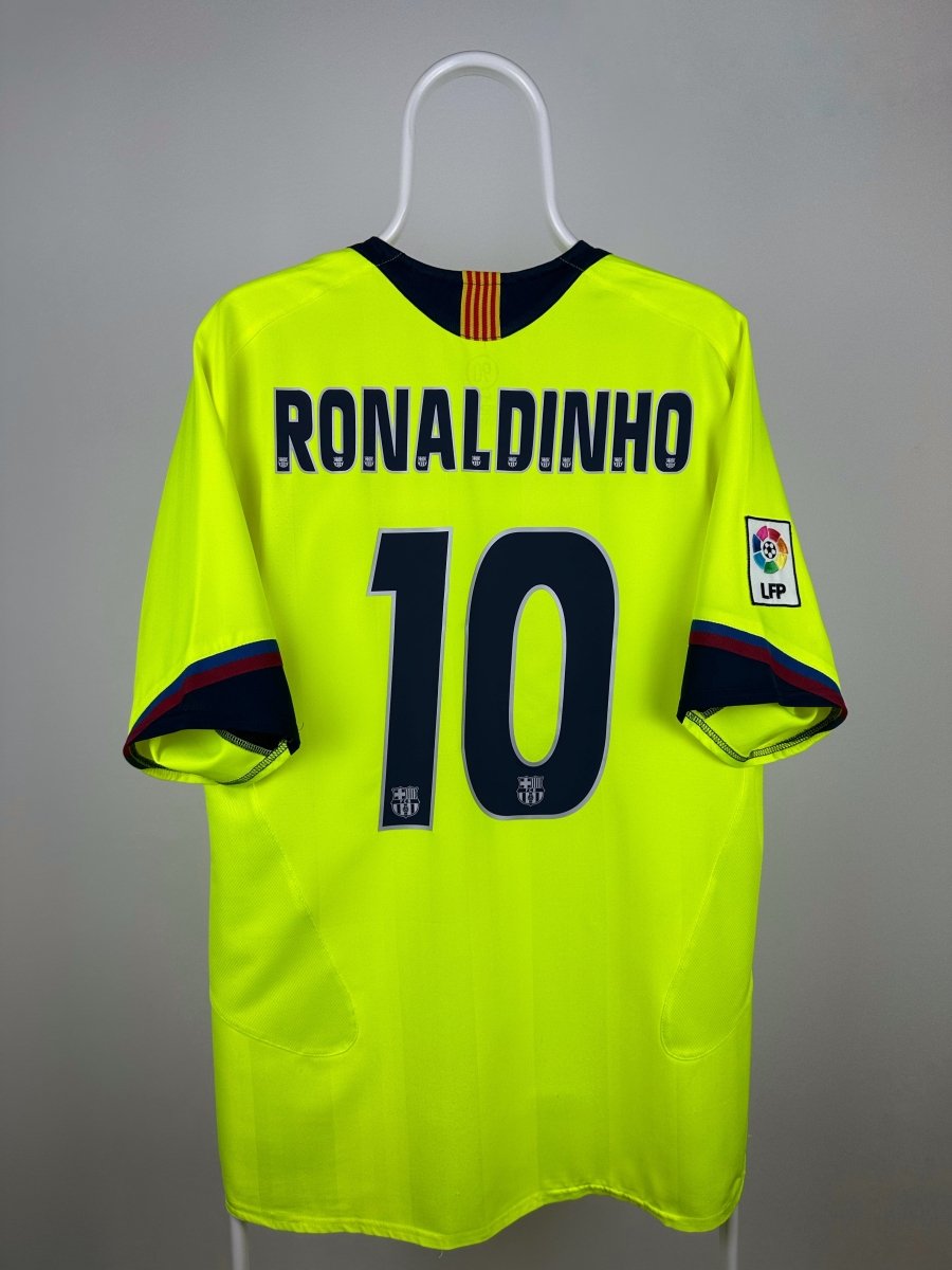 Ronaldinho - FC Barcelona 2005/06 away shirt π§π·