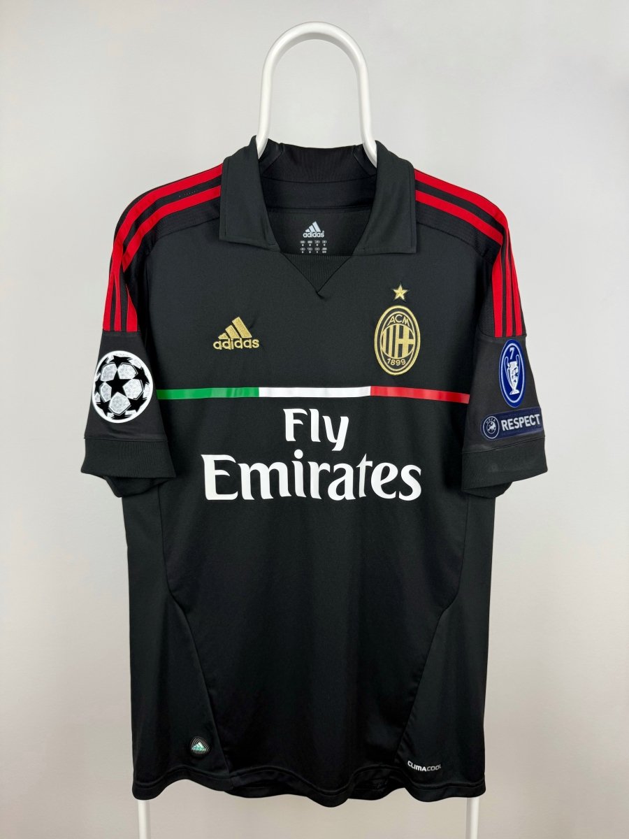 Zlatan Ibrahimovic - AC Milan 2011/12 away jersey πΈπͺ
