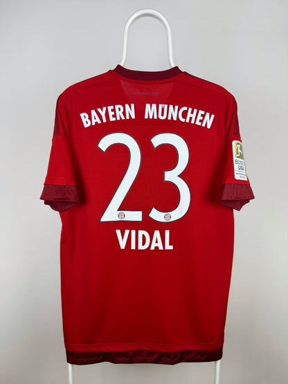 Arturo Vidal - FC Bayern München 2015/16 hjemmebane trøje 🇨🇱