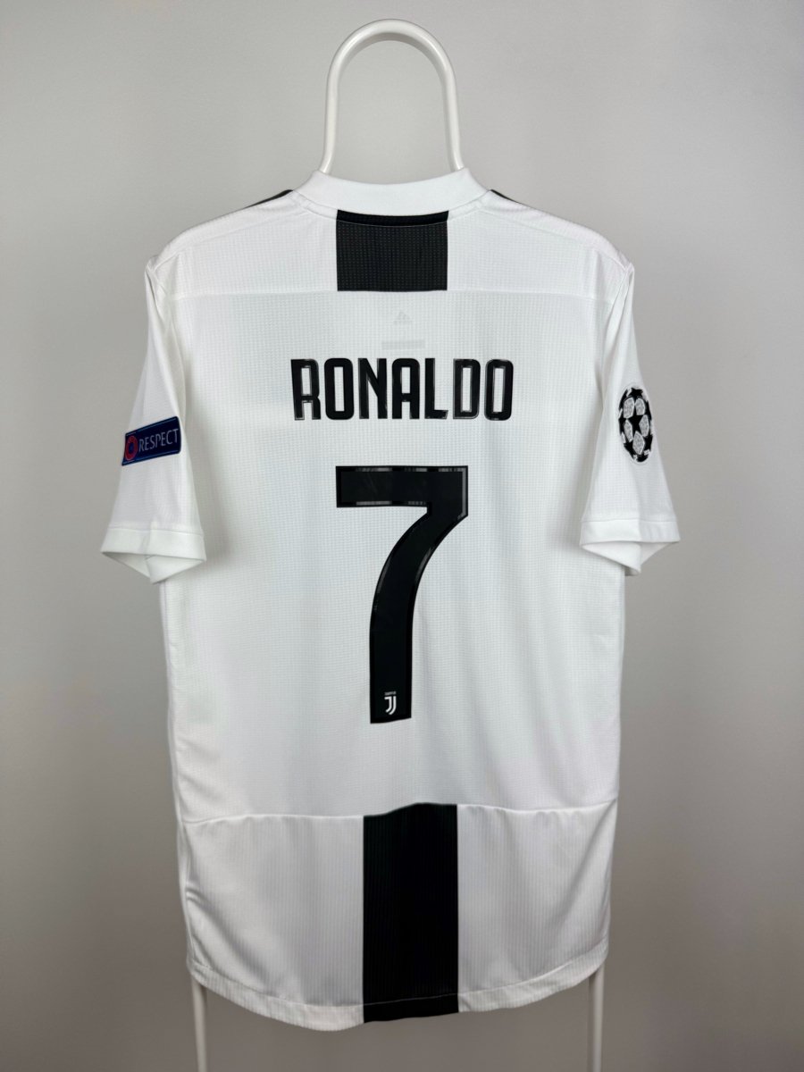 Cristiano Ronaldo - Juventus 2018/19 home shirt AUTHENTIC 🇵🇹