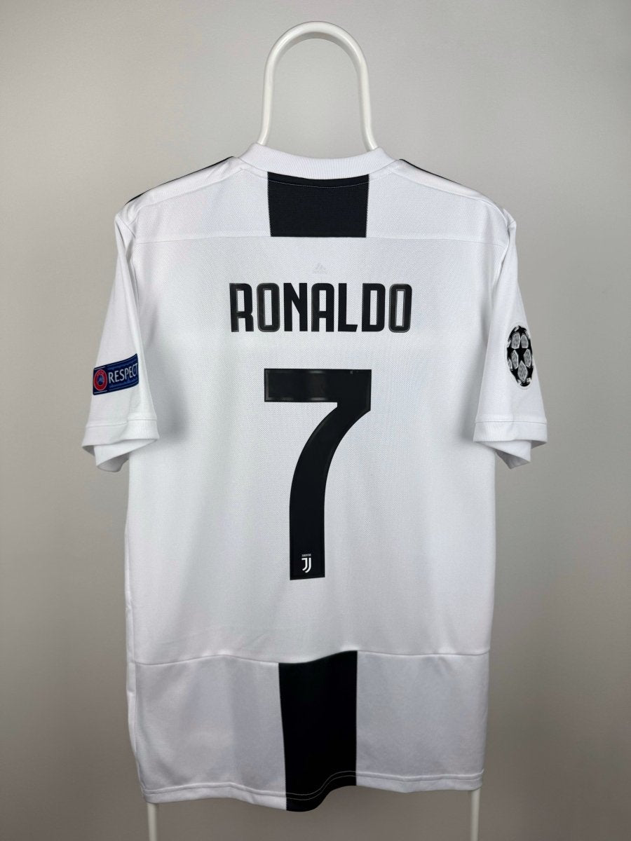 Cristiano Ronaldo - Juventus 2018/19 home shirt 🇵🇹