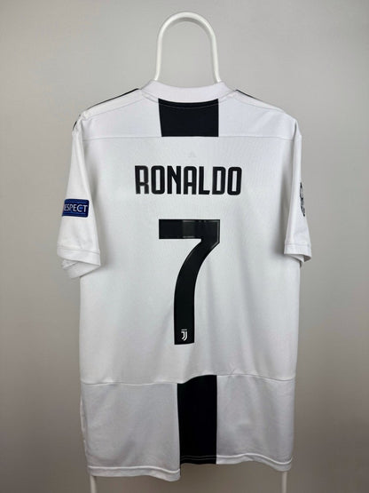 Cristiano Ronaldo - Juventus 2018/19 home shirt 🇵🇹