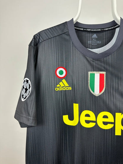 Cristiano Ronaldo - Juventus 2018/19 away shirt 🇵🇹