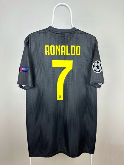 Cristiano Ronaldo - Juventus 2018/19 away shirt 🇵🇹