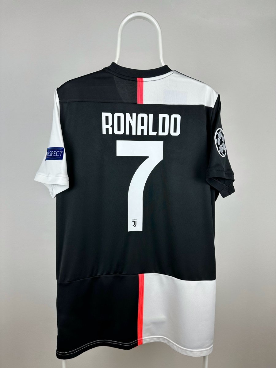 Cristiano Ronaldo - Juventus 2019/20 home shirt 🇵🇹
