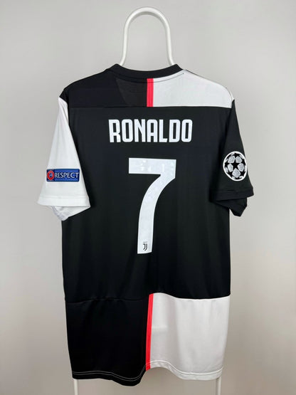 Cristiano Ronaldo - Juventus 2019/20 home shirt 🇵🇹