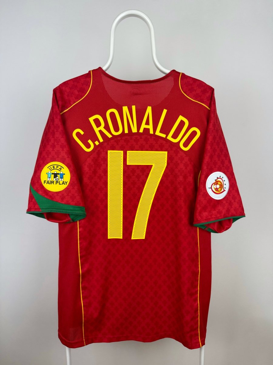 Cristiano Ronaldo - Portugal 2004 home jersey 🇵🇹