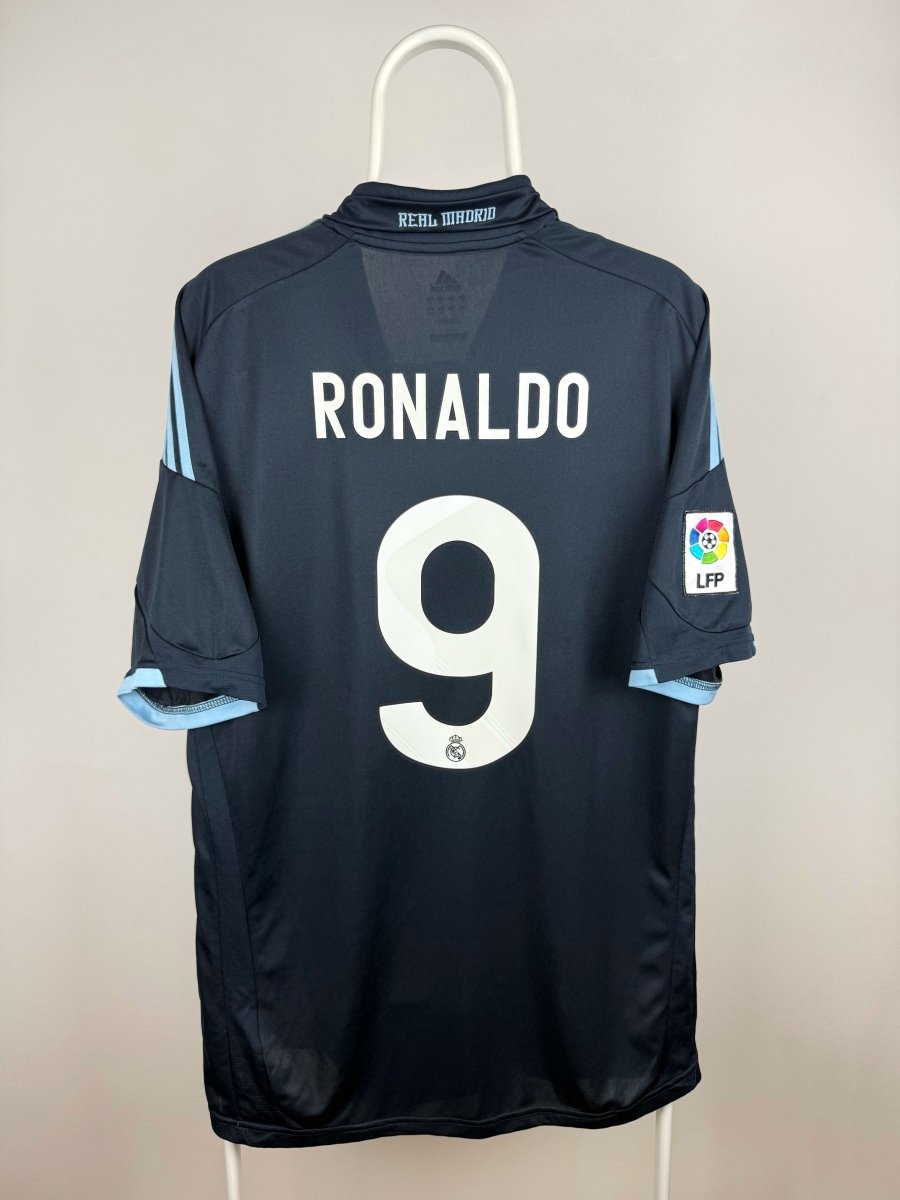 Cristiano Ronaldo - Real Madrid 2009/10 away shirt 🇵🇹
