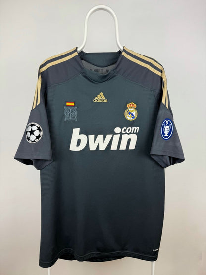 Cristiano Ronaldo - Real Madrid 2009/10 away shirt 🇵🇹