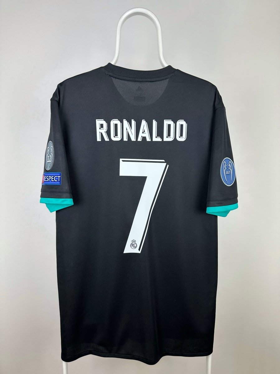 Cristiano Ronaldo - Real Madrid 2017/18 away shirt 🇵🇹