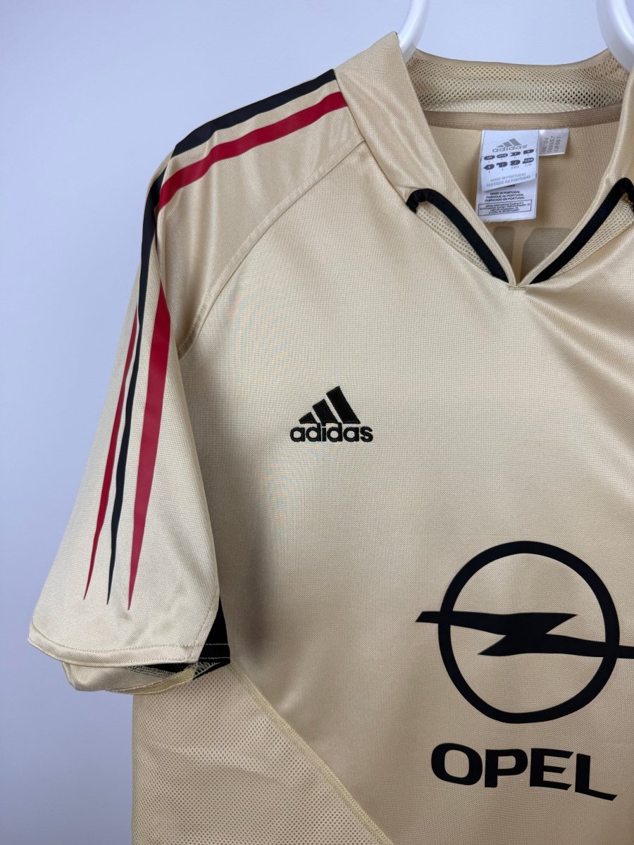 Kaka - AC Milan 2004/05 away shirt 🇧🇷