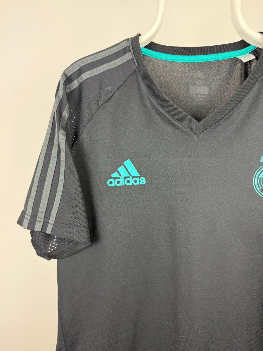 Real Madrid 2017/18 away training shirt 🇪🇸