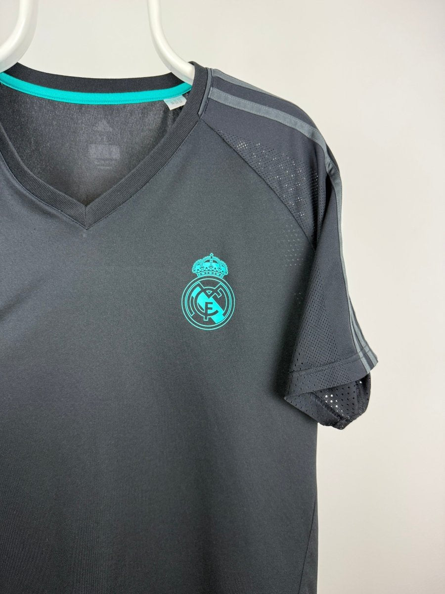 Real Madrid 2017/18 away training shirt 🇪🇸