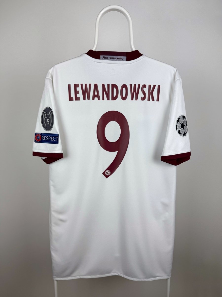 Robert Lewandowski - FC Bayern München 2016/17 udebane trøje 🇵🇱