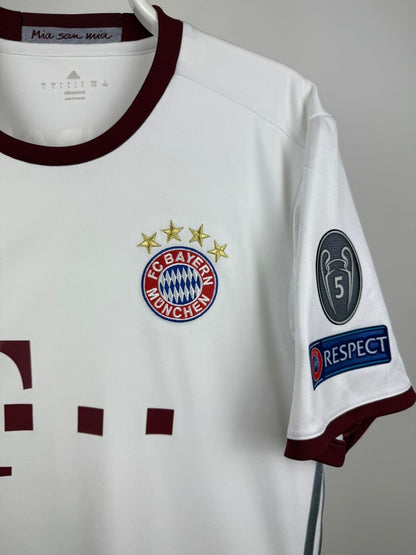 Robert Lewandowski - FC Bayern München 2016/17 udebane trøje 🇵🇱