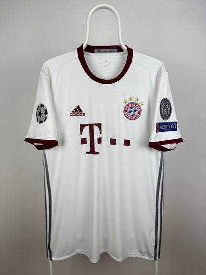 Robert Lewandowski - FC Bayern München 2016/17 udebane trøje 🇵🇱
